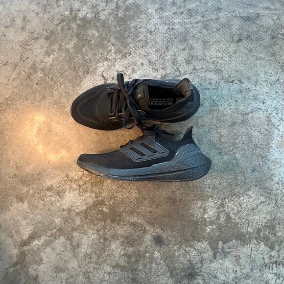 Adidas Ultraboost 22 Triple Black Running Shoes Women's 8.5 (Men's 7) GX5587 - Picture 3 of 10